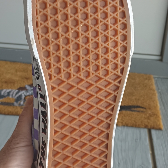 Vans - Picture 11 of 16